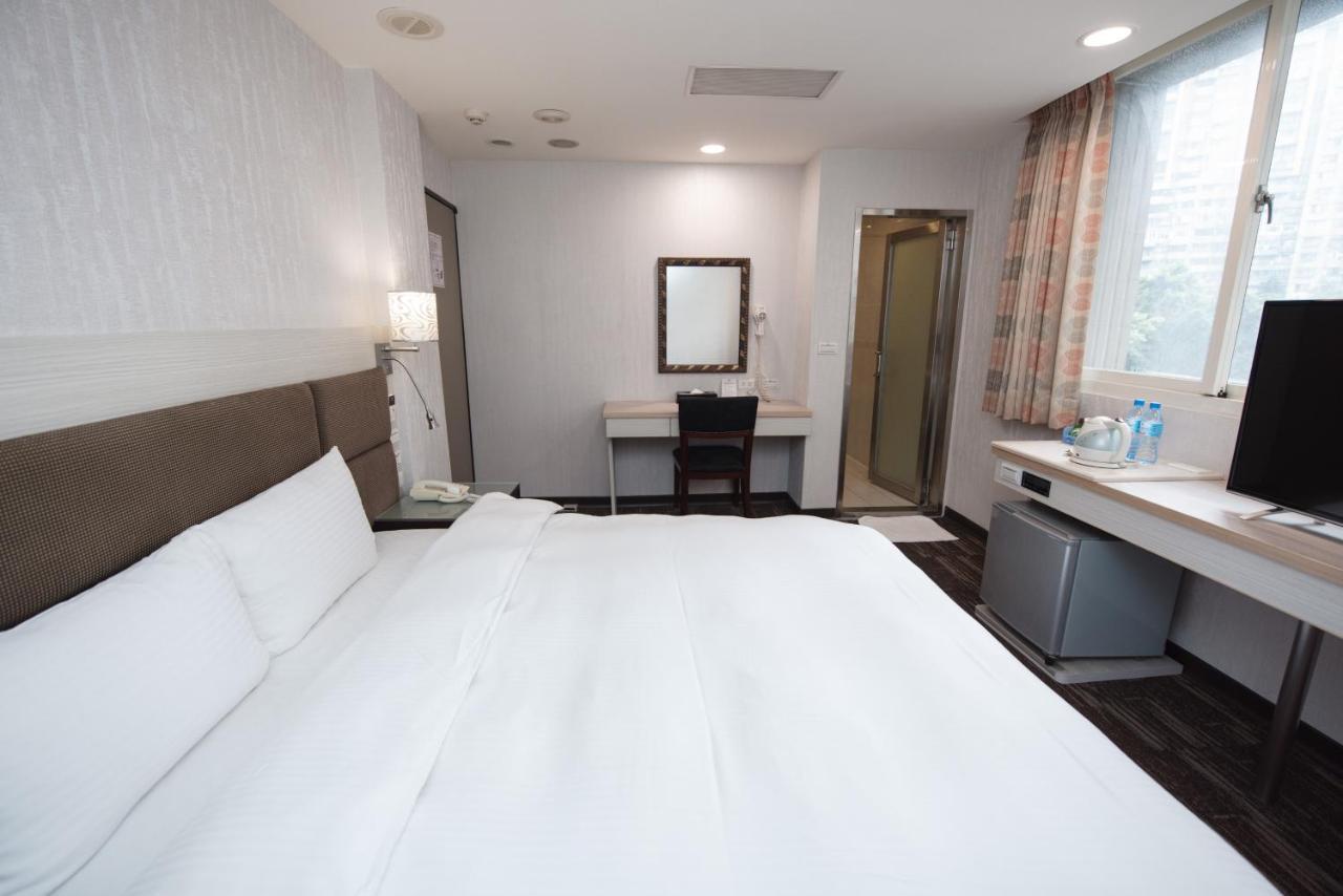 Junli Hotel Banciao Exterior photo