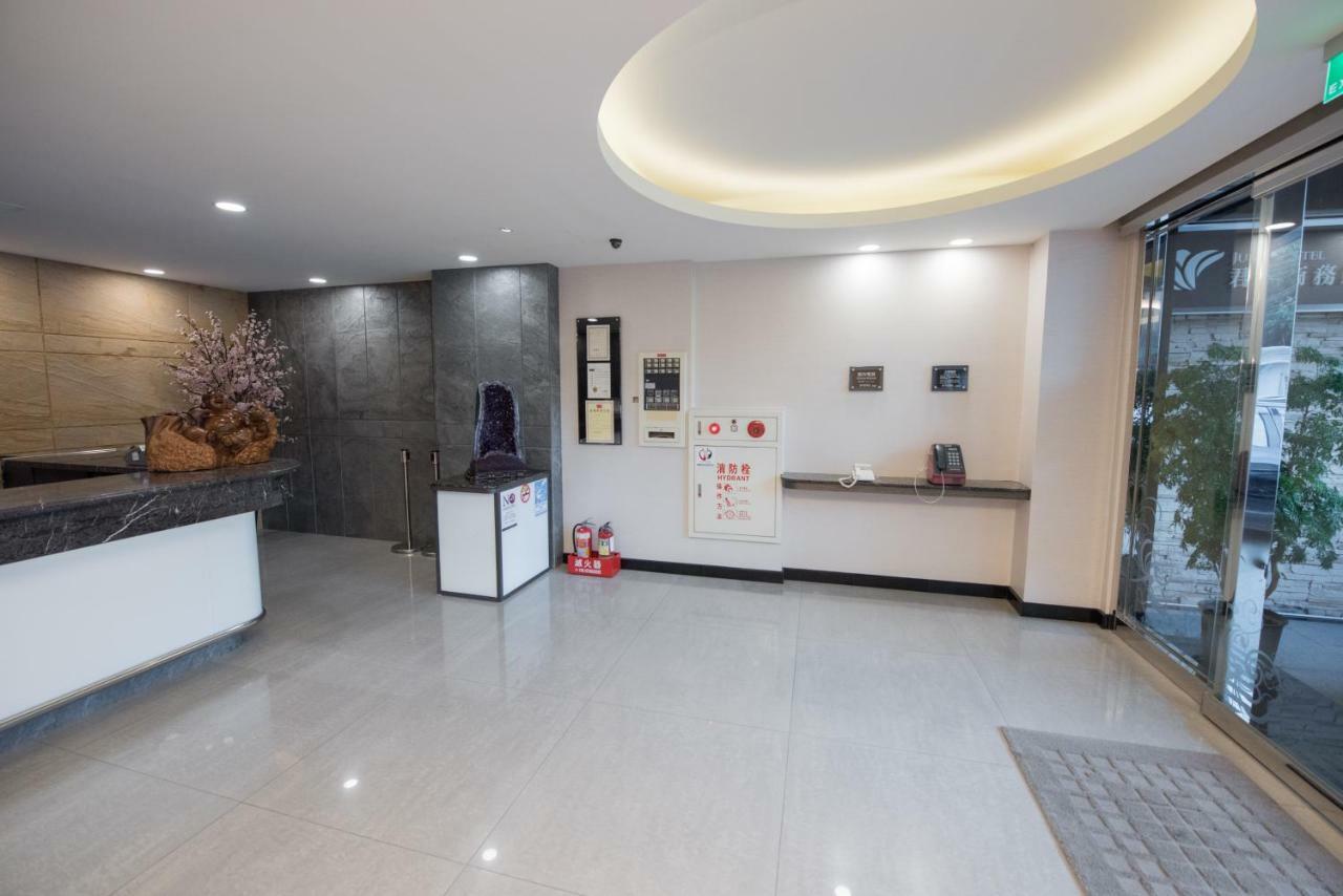 Junli Hotel Banciao Exterior photo